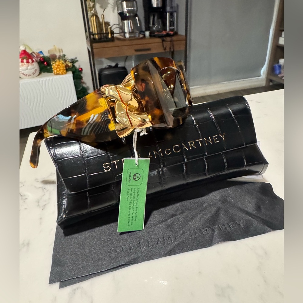 BIG SALE🫶Stella McCartney Tortoise Sunglasses with Gold Detail - Picture 16 of 16